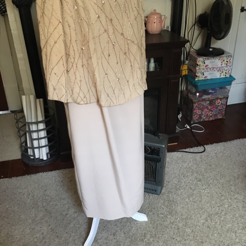 Dress - Picture 2 of 4